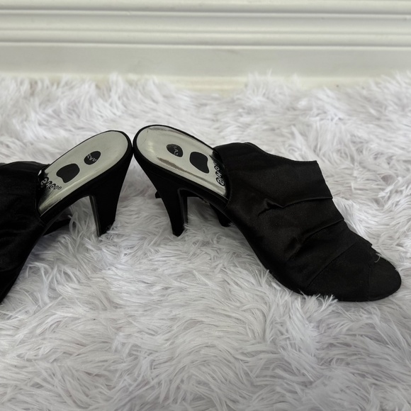 BATA SHOES - Picture 3 of 3